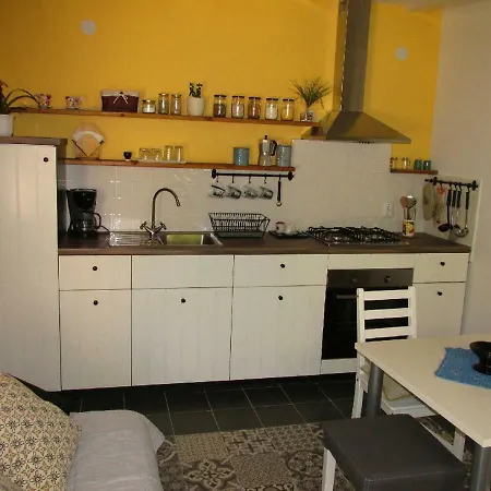 Vivian Apartment